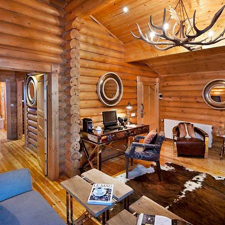 El Lodge, &