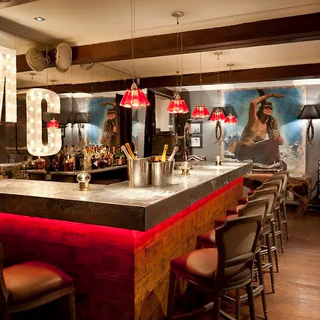 El Lodge, &